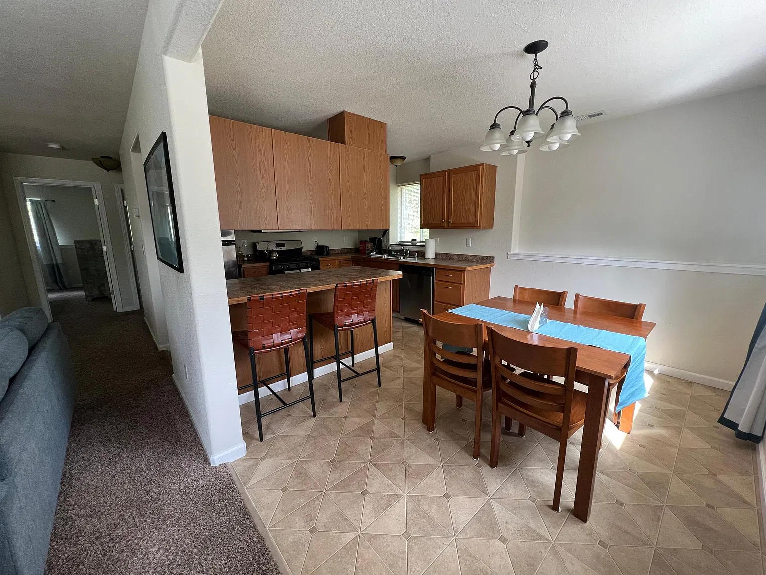 2 bed, 1.5 bath, 1250 sqft, $1,600 — Photo 3