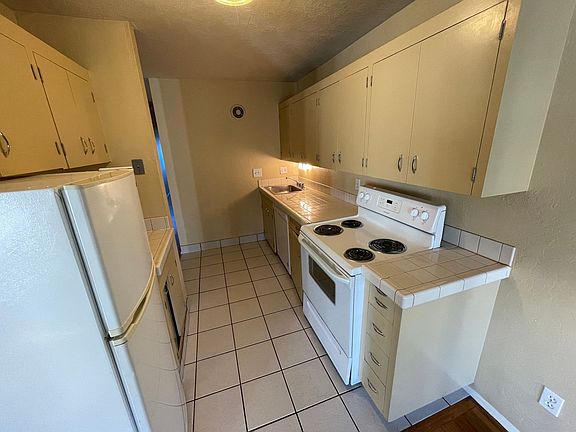 2nd image of 5340 SE Milwaukie Ave APT 8