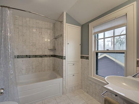 5th image of 429 Penn Ave S