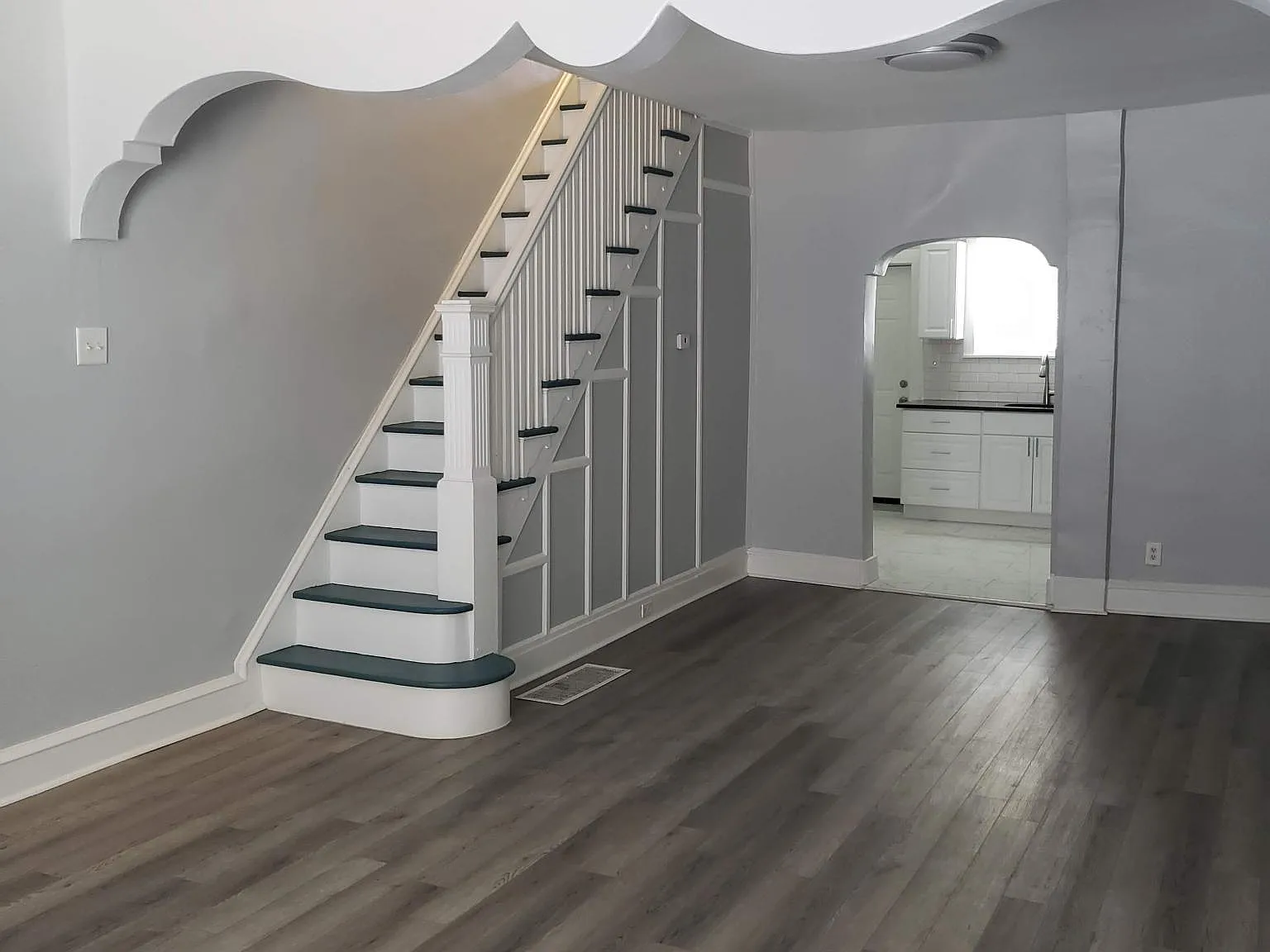 3 bed, 1.5 bath, 840 sqft, $1,700 — Photo 2