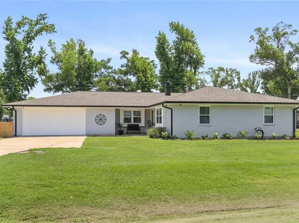 24 W Levert Dr, Luling, LA 70070