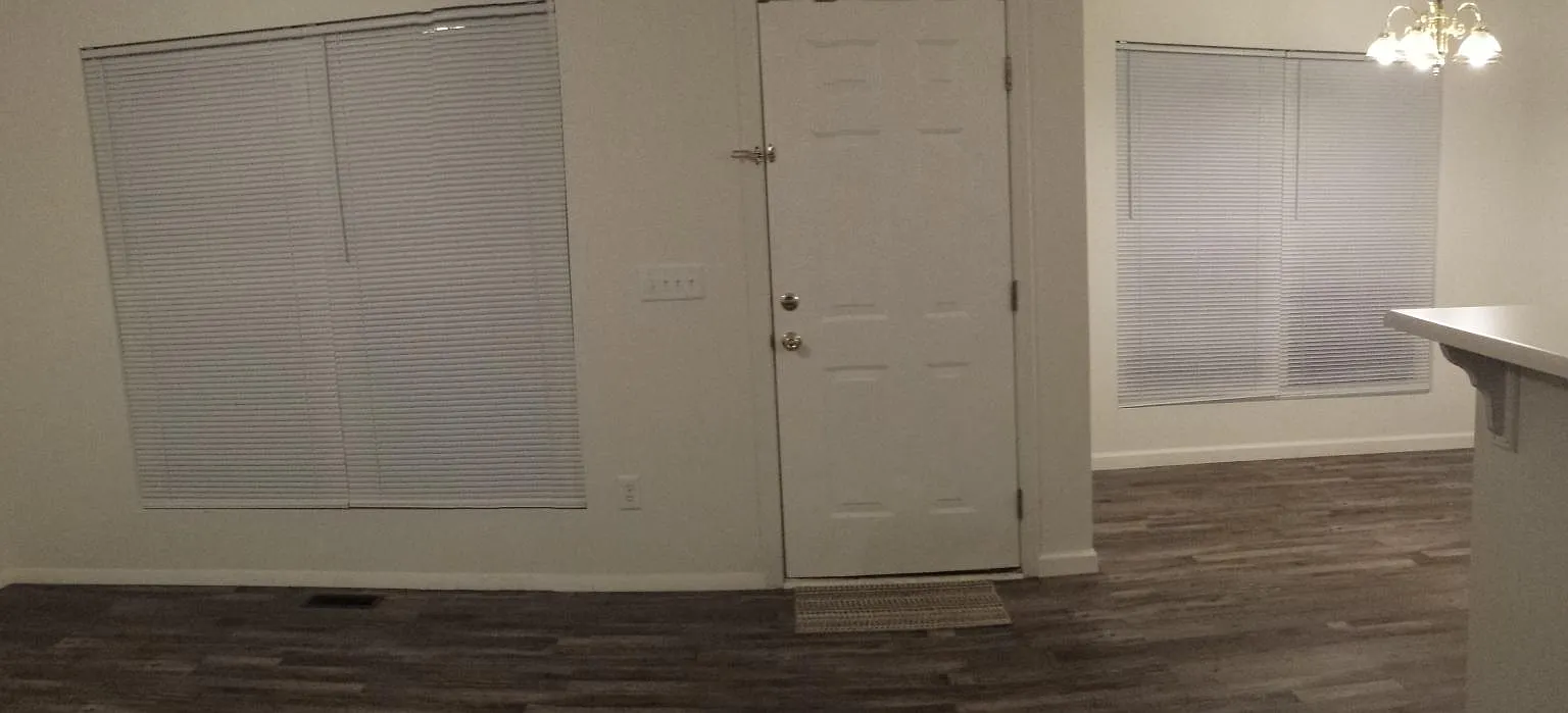 137 Rockyreef Cir — Photo 2
