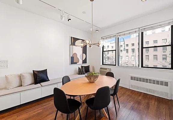3rd image of 320 E 14th St APT 4
