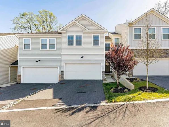 7 Four Leaf Dr, Downingtown, PA 19335
