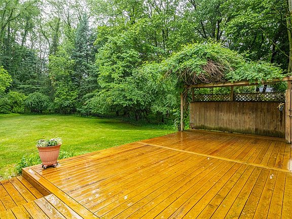5th image of 10 Glendower Cir