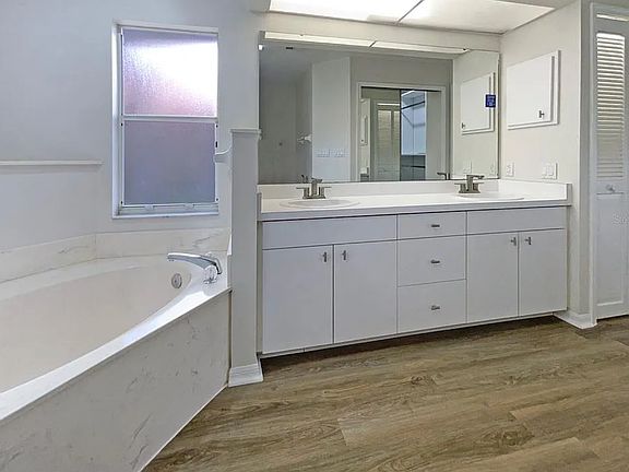 3rd image of 7526 Fairlinks Ct #0