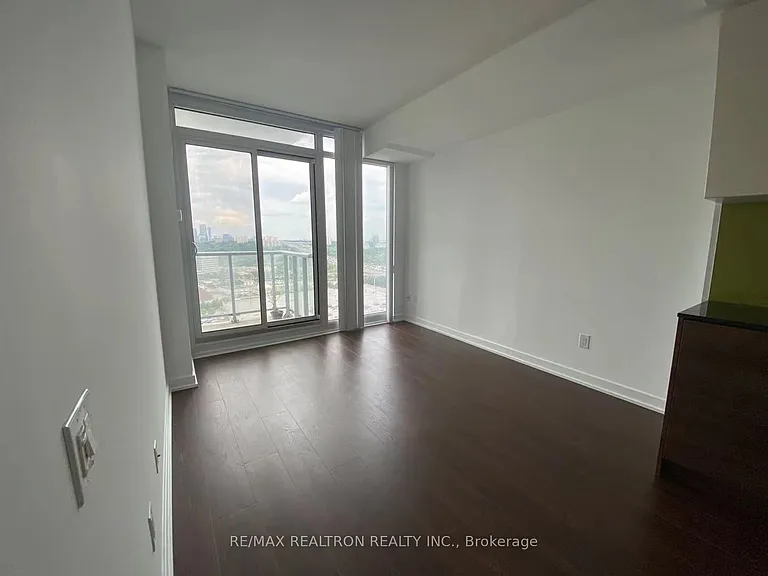 121 McMahon Dr #2106 — Photo 5