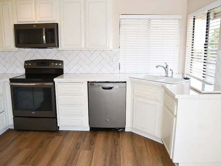 2337 Skyline Dr — Photo 25