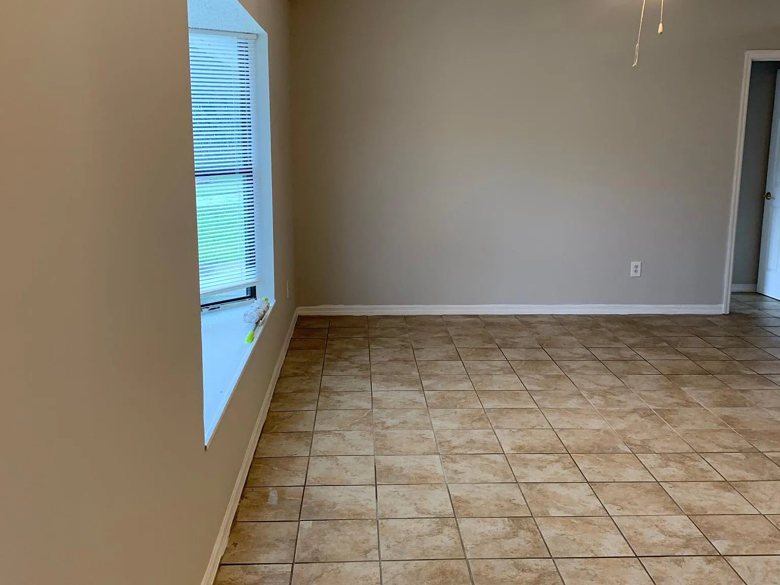 3 bed, 1350 sqft, $2,000 — Photo 4