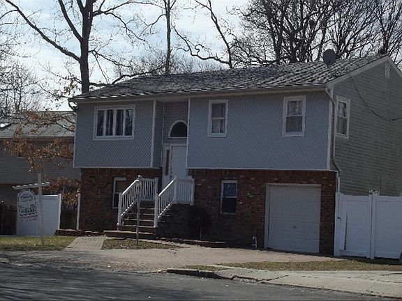3rd image of 11 Bennett Ct