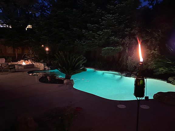 Enjoy the summer evenings in this beautiful tropical feeling backyard