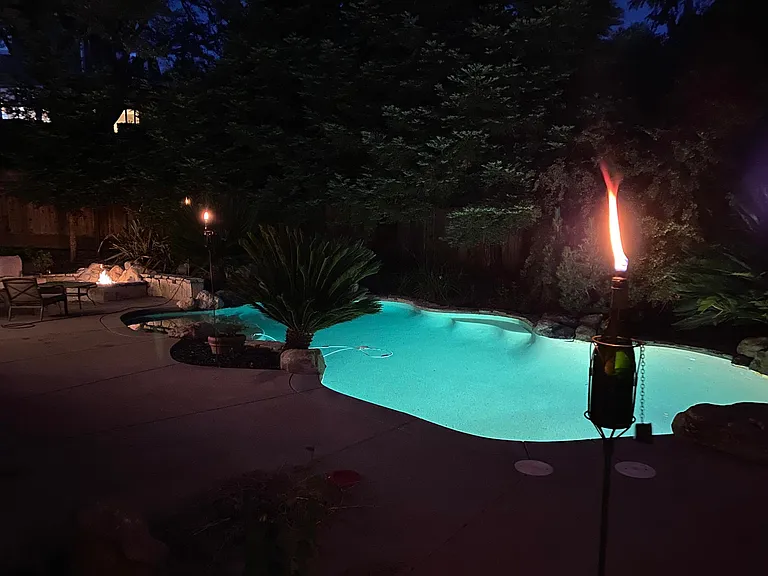 Enjoy the summer evenings in this beautiful tropical feeling backyard