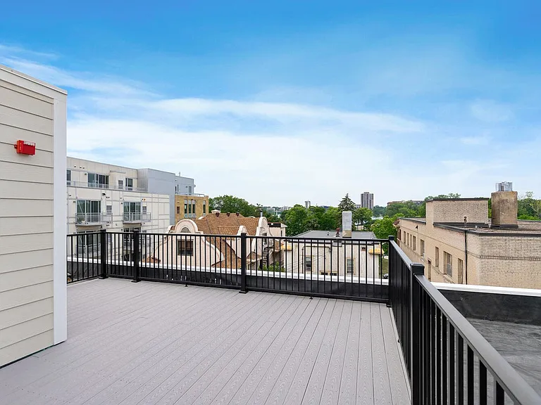 1721 Lagoon Avenue — Photo 17