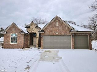 2875 Frankson Ave, Rochester, MI 48307