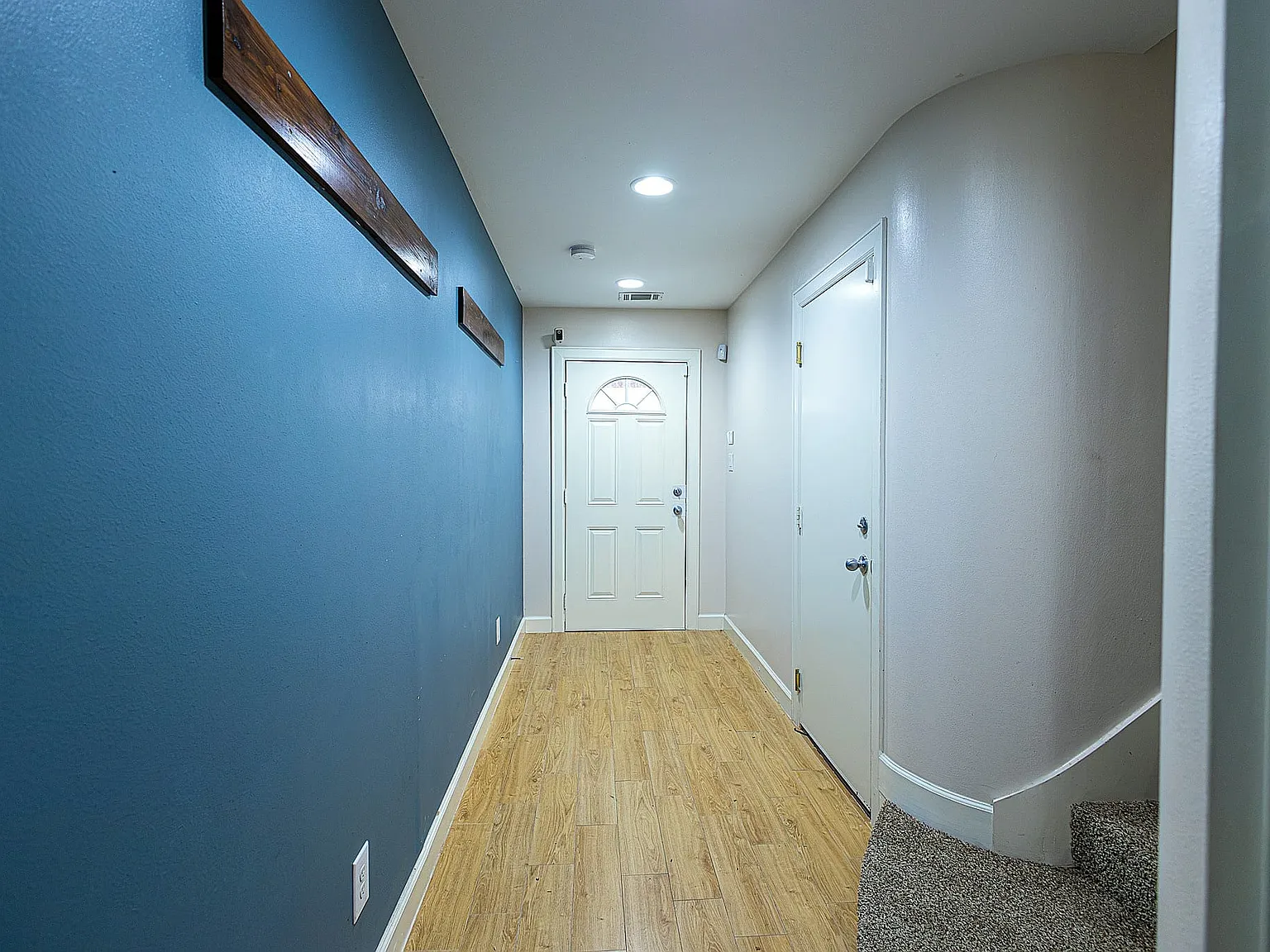 2 bed, 1100 sqft, $1,700 — Photo 2