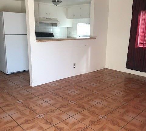 2nd image of 484 Albert Ave APT 1