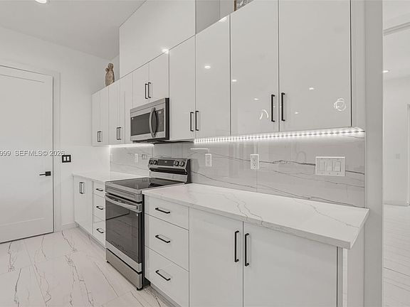5th image of 9343 Key West St