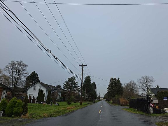 4th image of 5712 15th St E