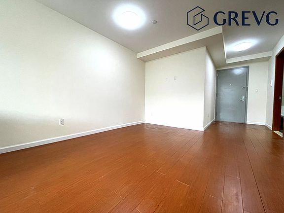 5th image of 14469 Barclay Ave APT 2D