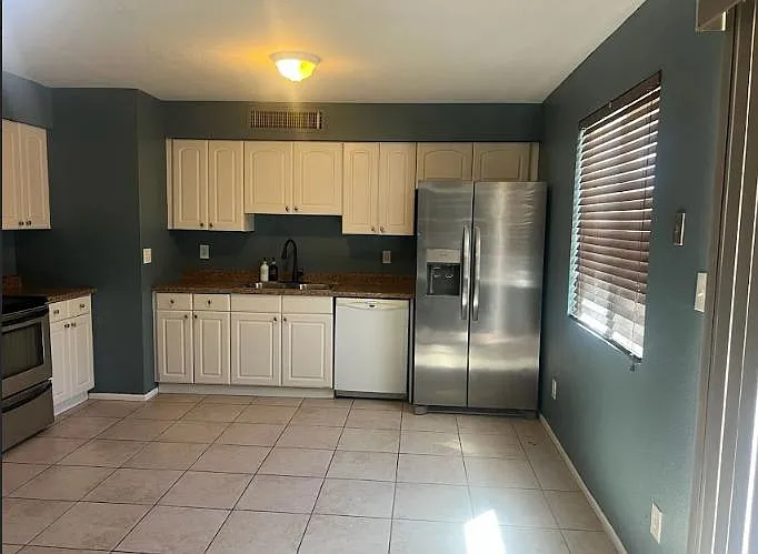 4 bed, 2.0 bath, 1400 sqft, $923 — Photo 4