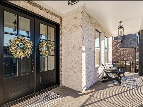 2nd image of 612 Silva Ln
