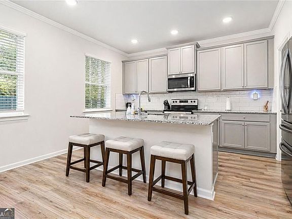 3rd image of 596 River Ridge Dr SE