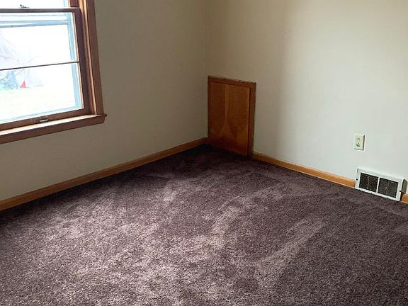 5th image of 826 W Highland Ave
