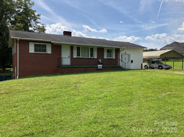 2014 31st Avenue Dr NE, Hickory, NC 28601