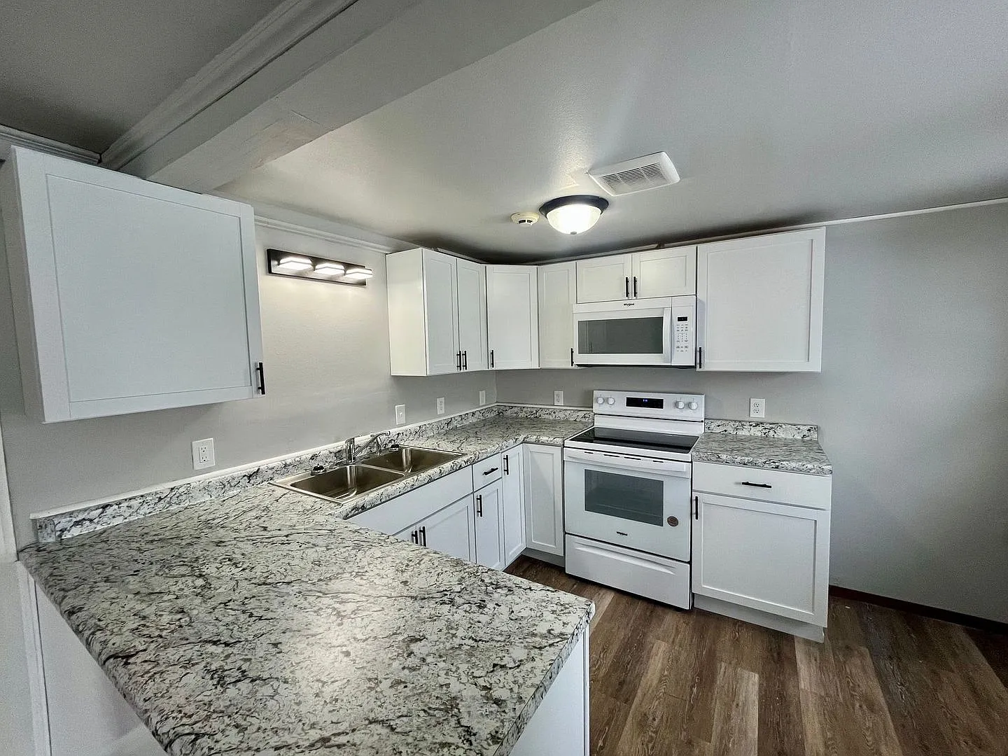 727 Washington St — Photo 1