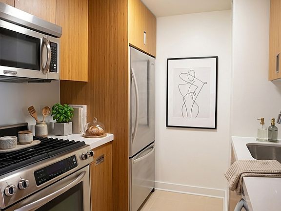 4th image of 450 W 17th St APT 618