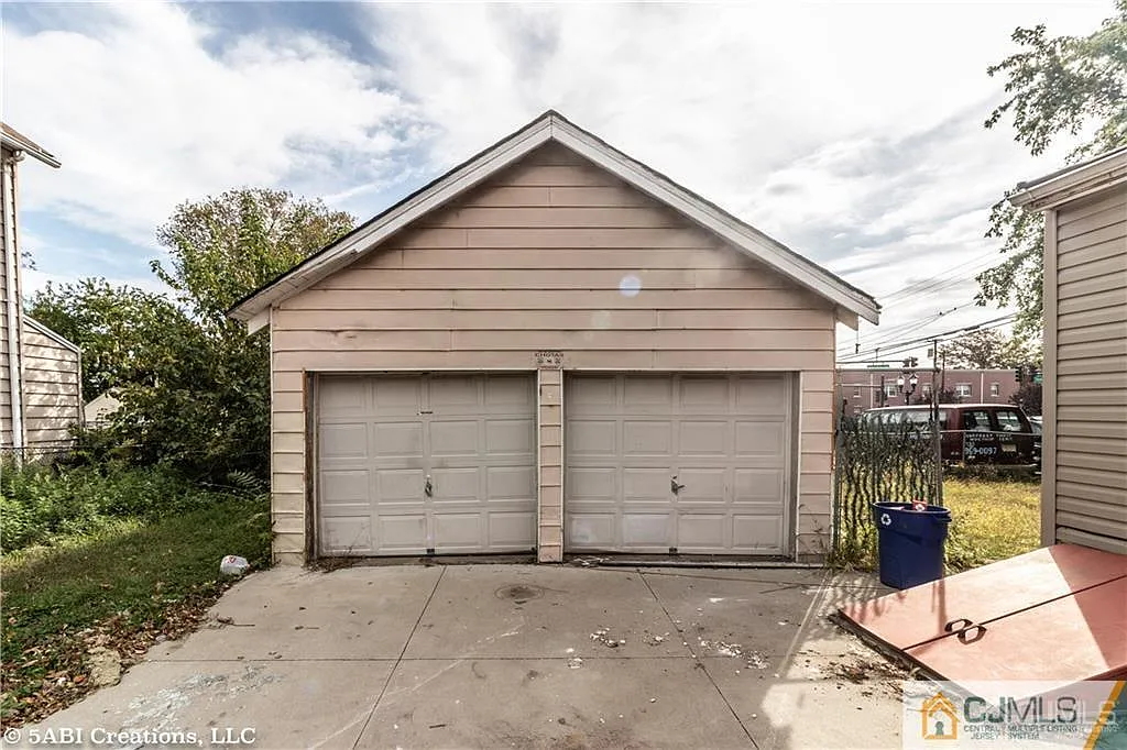 3 bed, 1.0 bath, $2,400 — Photo 4