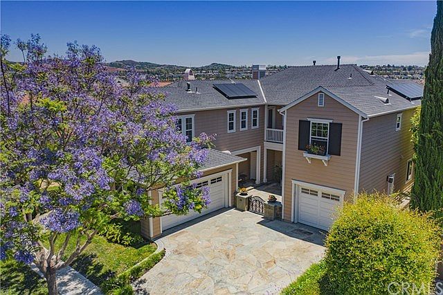 Prime single loaded cul-de-sac location with panoramic views out the back