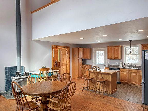 4th image of 570 County Road