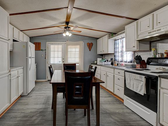 5th image of 15 Corey Ln