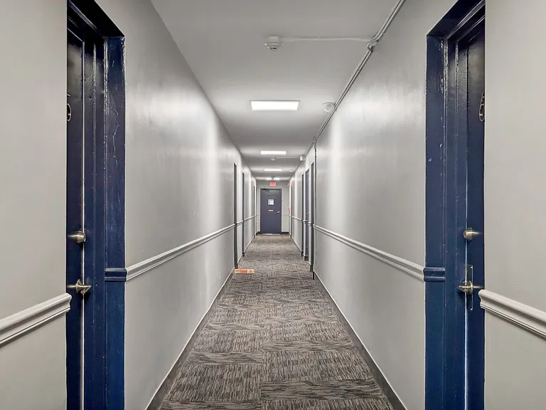 100 Howe Street — Photo 11