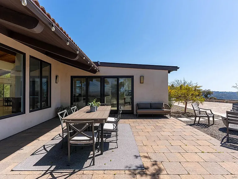 30410 Calle La Reina — Photo 33