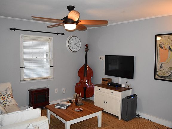 3rd image of 723 Campbell Ave