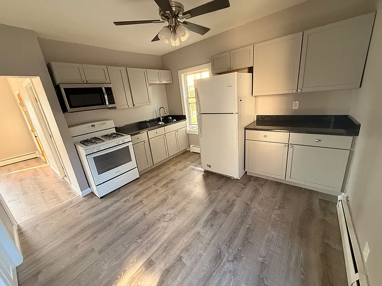 506 Alden St #1 — Photo 2