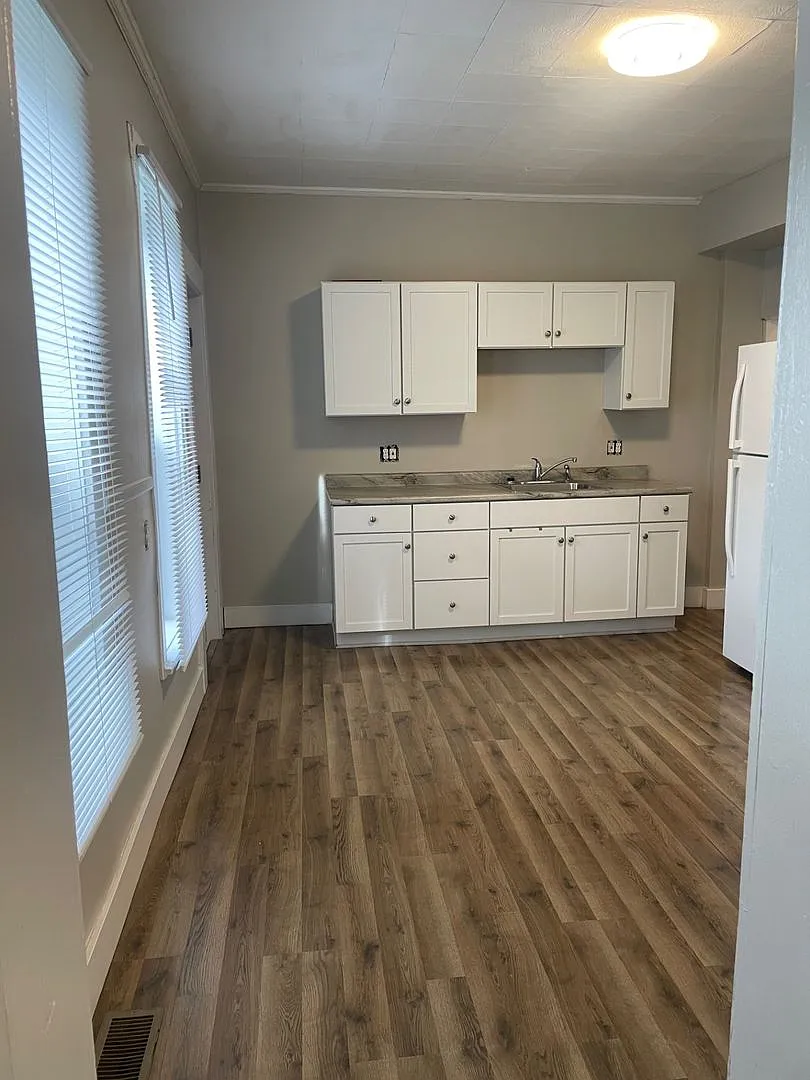 425 Harlan Ave — Photo 2