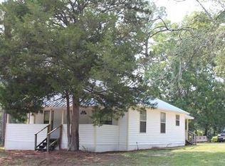 121 E Clifton Ave, Lyons, GA 30436