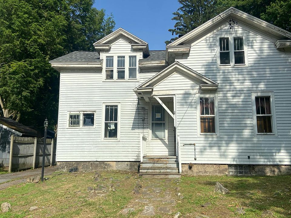 1st image of 9 Seneca St