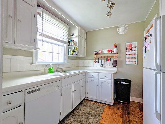 5th image of 9701 S Avers Ave