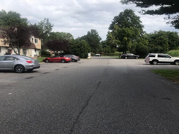 4th image of 222 Pointe Cir N