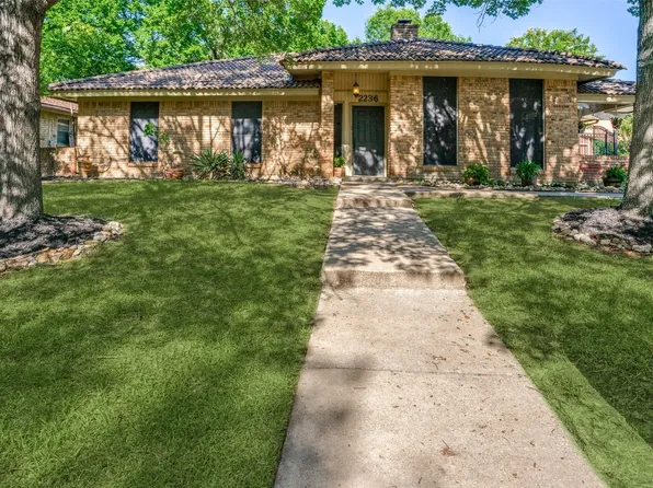 2236 Farrington Ln, Hurst, TX 76054
