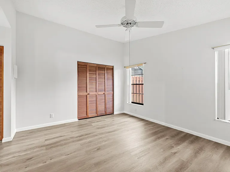 8019 SE Villa Cir — Photo 21