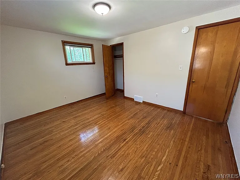 1835 Military Rd — Photo 22