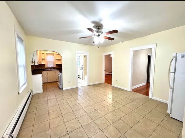 36 Ferncliff Ave #1R, North Providence, RI 02911