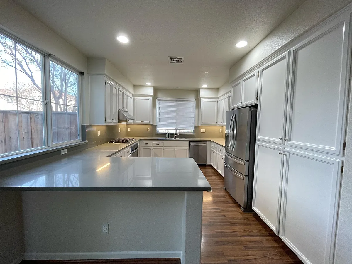 Building Photo - 139 Elderberry Ln