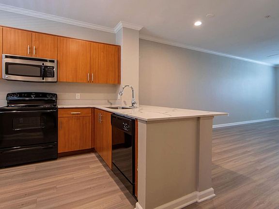 2nd image of 7161 N Hualapai Way