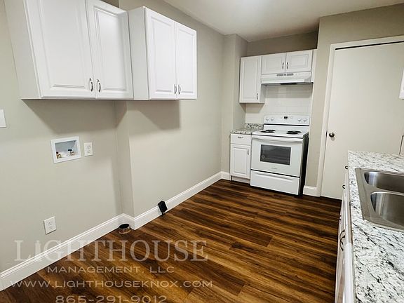 5th image of 2557 Louise Ave
